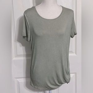 Cable & Guage Sage Green Short Sleeved Distressed Top Size Medium